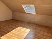 Zimmer im Dachgeschoss - 