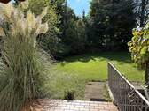Ausblick von der Terrasse in den Garten - 5 Zimmer Doppelhaushälfte in Königsbrunn