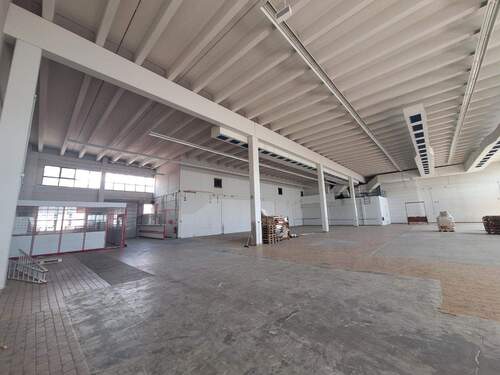 Top Lagerhalle, Deckenhöhe 6,70m & Rolltor - 