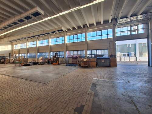 Top Lagerhalle, Deckenhöhe 6,70m & Rolltor - 