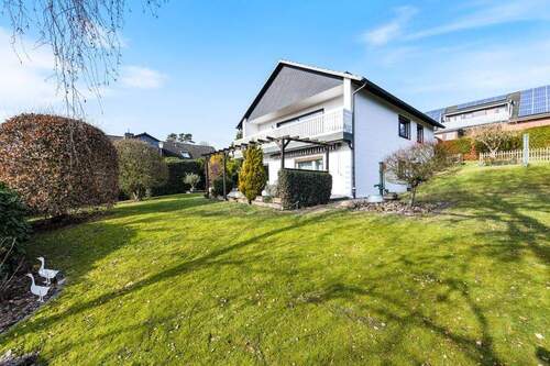 Ansicht aus Garten - Stelle: Individuelles Wohnhaus in gesuchter Lage