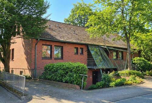 Vorderansicht (saisonale Anpassung durch KI) - 5 Zimmer Einfamilienhaus zum Kaufen in Kaltenkirchen