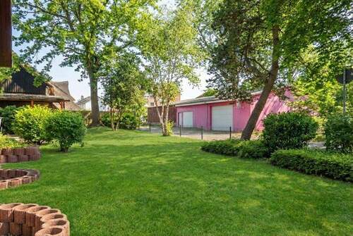 Grundstück (2) (saisonale Anpassung durch KI) - 