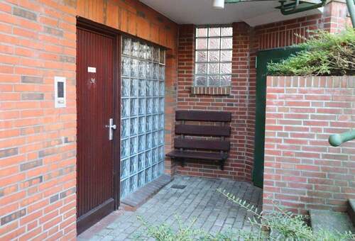 Eingang Praxis (saisonale Anpassung durch KI) - 