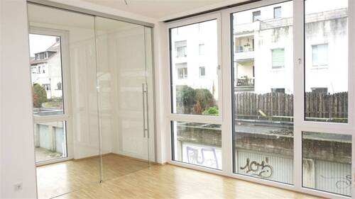 Bodentiefe Fenster + Rollläden - 2 Zimmer Etagenwohnung zur Miete in Mönchengladbach