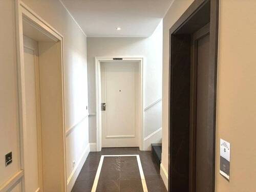 Eingang zur Wohnung mit Aufzug - 