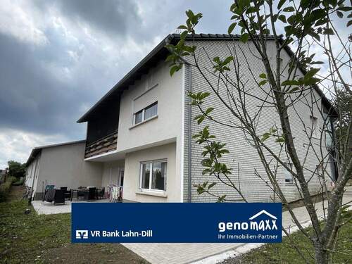 Bild 1 - Günterod: Wohnhaus mit zwei Wohneinheiten und großem Grundstück