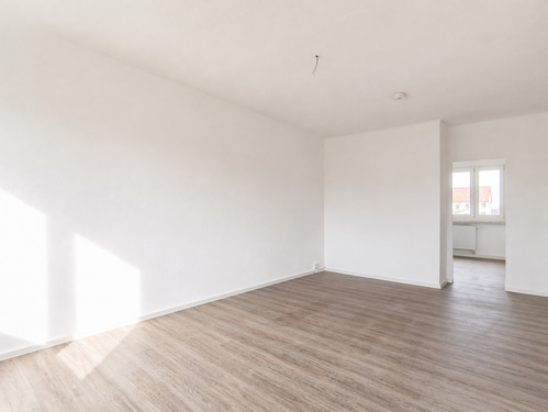 Wohnzimmer mit Blick SZ - 3 Zimmer Etagenwohnung zur Miete in Wittgensdorf