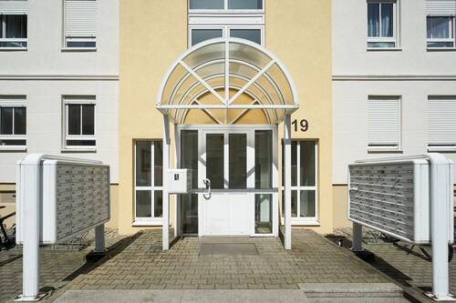 Hauseingang - 1 Zimmer Etagenwohnung in Dresden / Laubegast