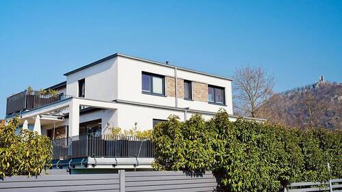 Hausansicht.JPG - Großzügiges Traumhaus mit Dachenfelsblick