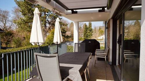 Terrasse mit Sonnenschutz.JPG - 