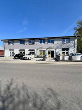Gewerbekomplex / Straßenseite - Gewerbefläche , Büroräume , Praxisräume 150 m² in TOP LAGE im Gewerbegebiet Oldenburg i.H.