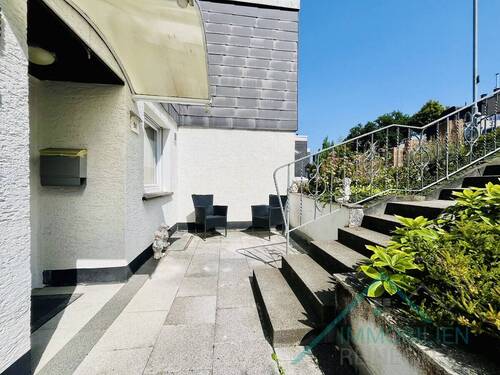 Eingangsbereich vorm Haus - 4 Zimmer Reihenmittelhaus zum Kaufen in Iserlohn