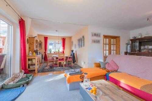 Wohnzimmer - 4 Zimmer Mehrfamilienhaus, Wohnhaus zum Kaufen in Brekendorf