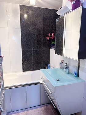 Modernes Wannenbad...!! - Etagenwohnung mit 75,70 m&sup2; in Neuss zum Kaufen