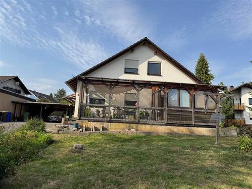 Straßen-Ansicht - 5 Zimmer Einfamilienhaus zum Kaufen in Burgwald