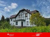 Straßenansicht - Viel Platz für Familie und Hobby!