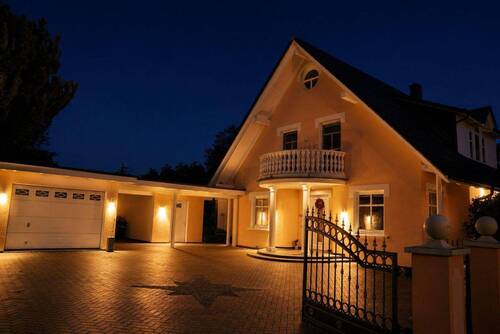 Einfahrt bei Nacht - 