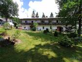 Aussen - Großes Wohnhaus mit 4 Wohungen inmitten der Natur