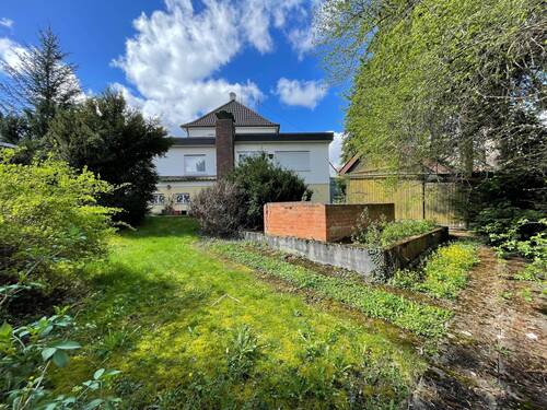 Grundstück - Neubau-DHH in ruhiger Lage mit 2 KFZ-Stellplätzen und eigenem Grundstück! Eningen
