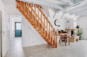 Holztreppe ins Dachgeschoss - 