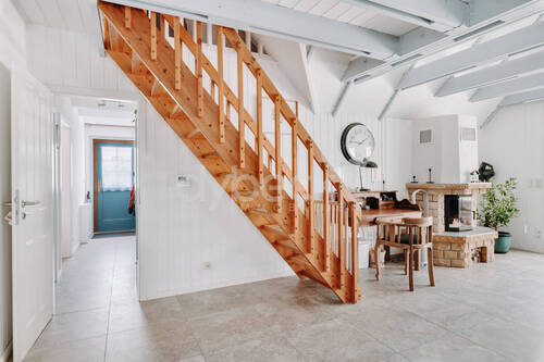 Holztreppe ins Dachgeschoss - 