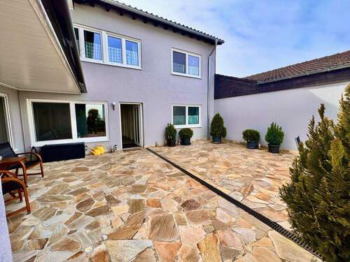 Terrasse und Eingang W2 - 