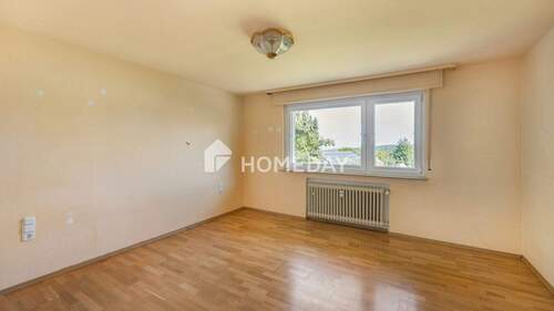 1. OG Schlafzimmer 1 - 