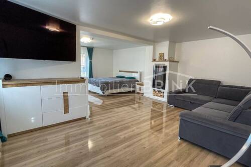 Schlafzimmer mit Wohnecke.jpg - 