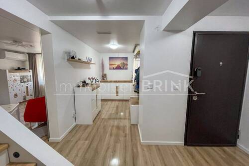 Diele mit Treppe.jpg - 4 Zimmer Doppelhaushälfte zum Kaufen in Langenzenn