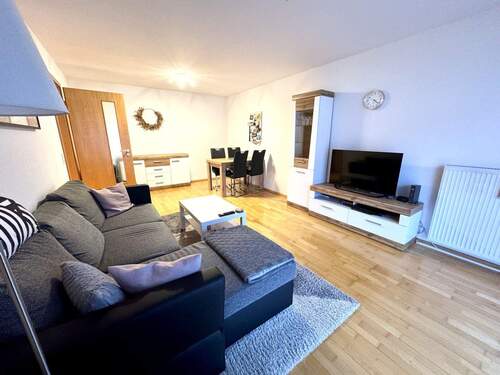 Wohnzimmer - 2 Zimmer Etagenwohnung in Kaiserslautern