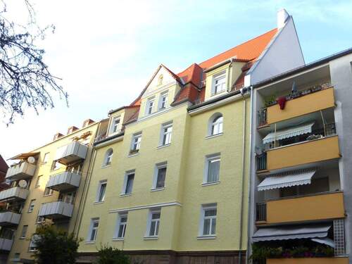 Gebäude-Frontansicht, Blick 2 - 