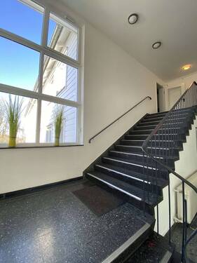 Eingangshalle/Treppenaufgang - Mehrfamilienhaus, Wohnhaus mit 144,00 m&sup2; in Clausthal-Zellerfeld zum Kaufen