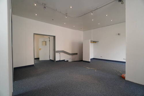 Blick Richtung Eingang und hinteren Bereich - 