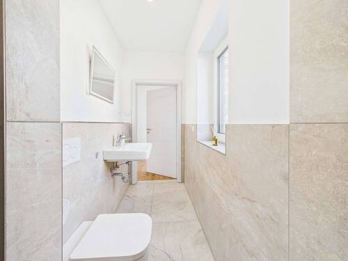 Gäste-WC mit Dusche - 