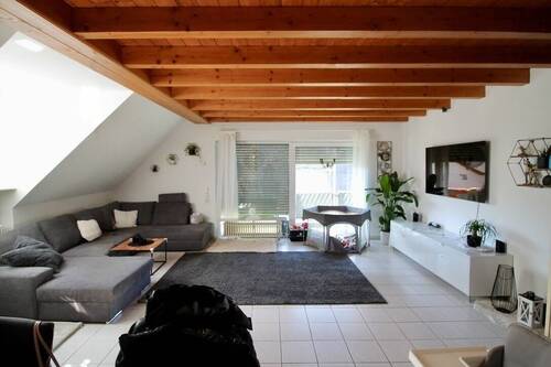 Wohnzimmer DG - 6 Zimmer Mehrfamilienhaus, Wohnhaus in Siegen