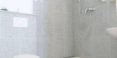 Bad mit Granitfliesen - 