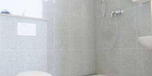 Bad mit Granitfliesen - 
