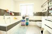 Badezimmer - 6 Zimmer Mehrfamilienhaus, Wohnhaus in Königs Wusterhausen / Wernsdorf