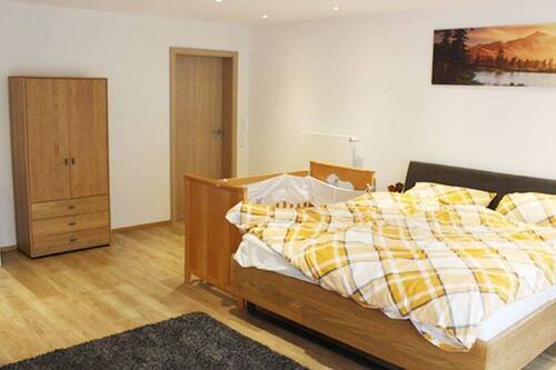 Schlafzimmer (2).JPG - 