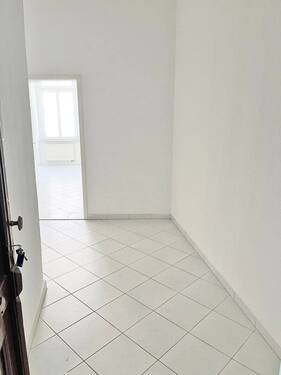 Flur Eingang - Etagenwohnung mit 80,00 m² in Döbeln zum Kaufen