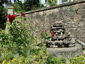 Kaskadenbrunnen an Stützmauer - Mehrfamilienhaus, Wohnhaus mit 461,00 m² in Detmold zum Kaufen