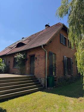 Hausansicht Sommer - Ein Haus für die Familie - ein Rückzugsort für die Seele