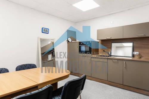 ... mit Praxisfläche - 