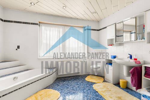 Impressionen vom Haus - Mehrfamilienhaus, Wohnhaus mit 240,00 m&sup2; in Baunatal zum Kaufen