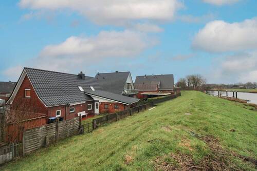 Startbild - Deichlage - Charmantes Einfamilienhaus mit viel Potenzial in Bekmünde