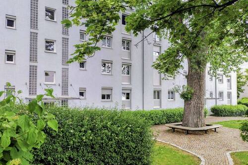 Außenansicht Wohngebäude - Lichtdurchflutet mit großer Sonnenterrasse in begehrter Lage