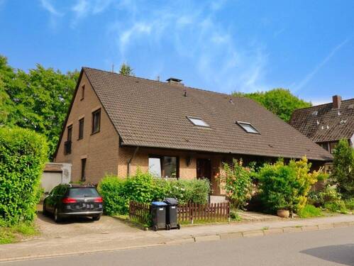 vorn - Doppelhaushälfte mit Garten und Garage am Rande des Westerbergs