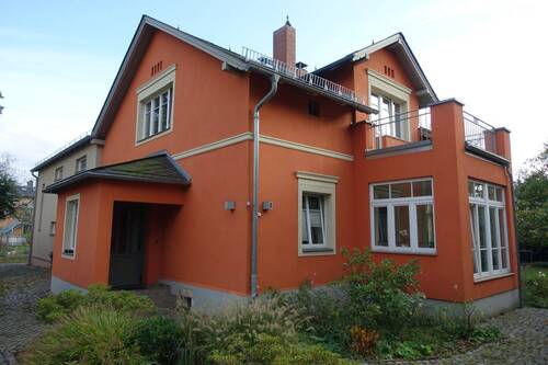 Hausansicht - Modernes Einfamilienhaus mit großem Garten und Garage in bester Lage oberhalb von Radebeul-Mitte