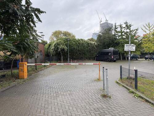 Bild 1 - PKW Parkplatz Aussenstellplatz Hackescher Markt